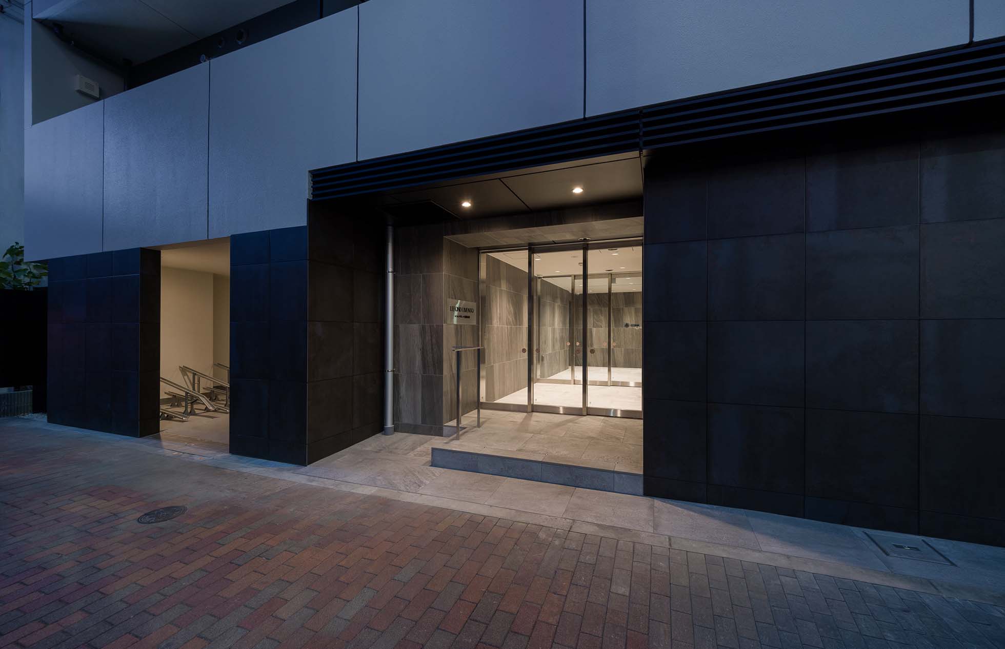 アプローチ(夜景)