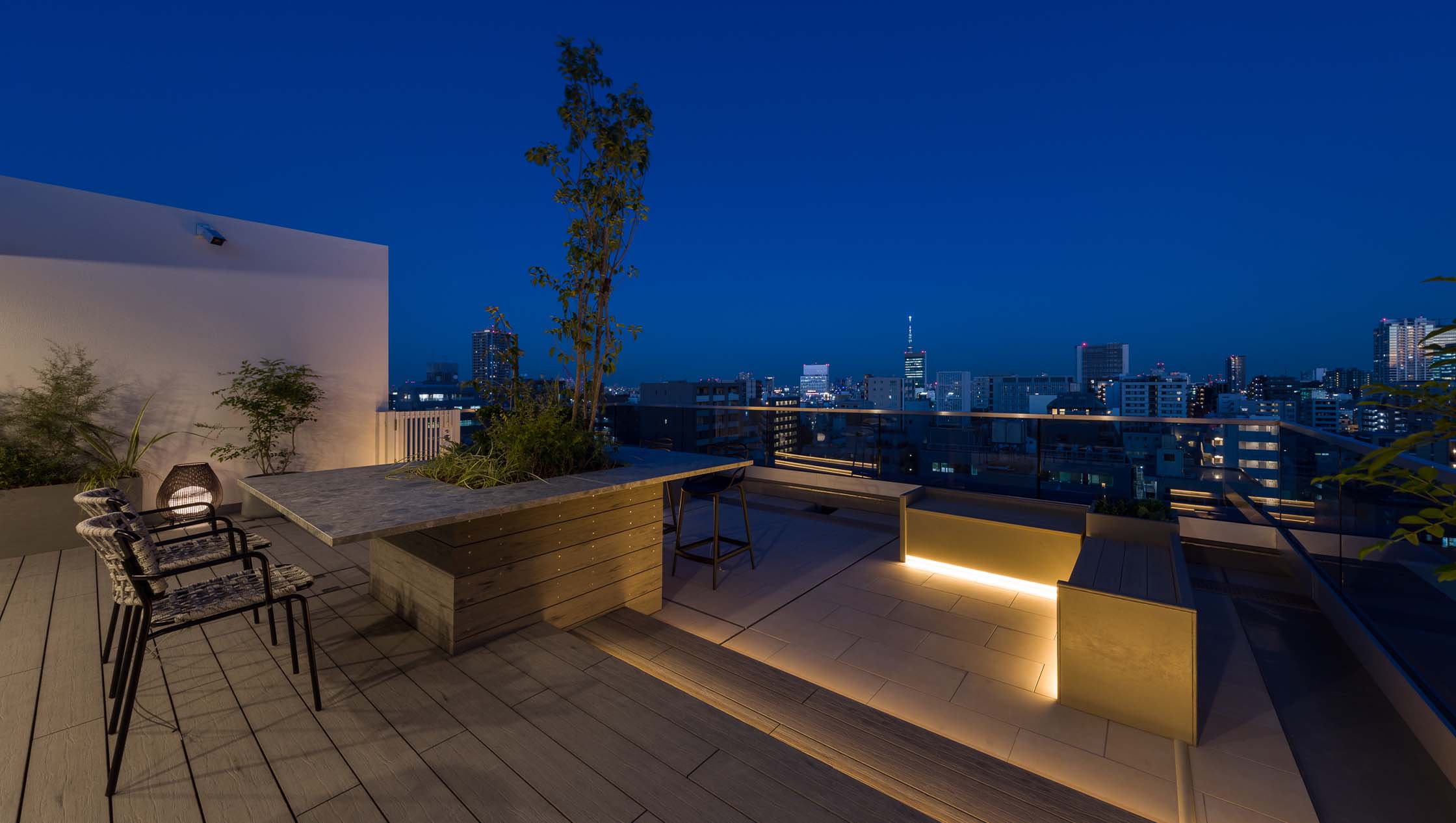 スカイラウンジ（夜）